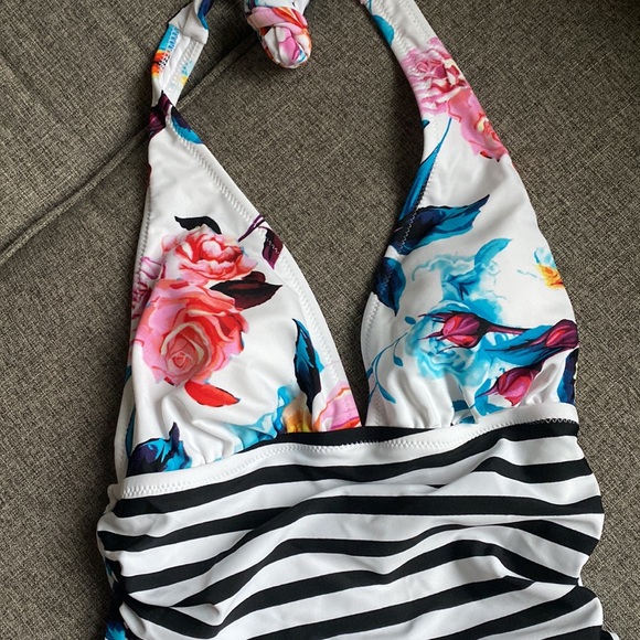 Cupshe halter swimsuit w/ floral print and black and white stripe. - Picture 2 of 4